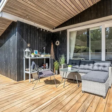 4 Bedroom Cozy In Blåvand