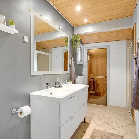 בית נופש Cozy In With Sauna *