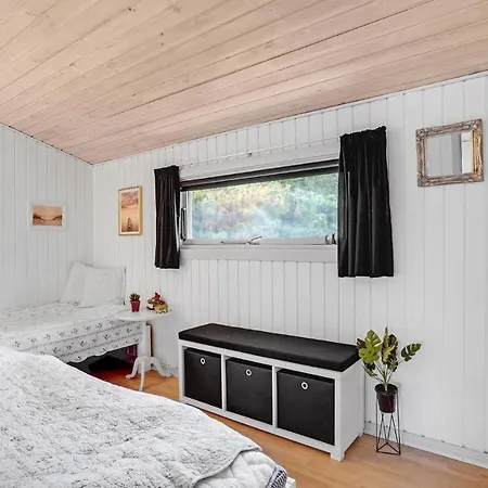 4 Bedroom Cozy In Blåvand