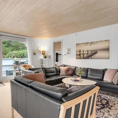 בית נופש Cozy In With Sauna בלבאנד